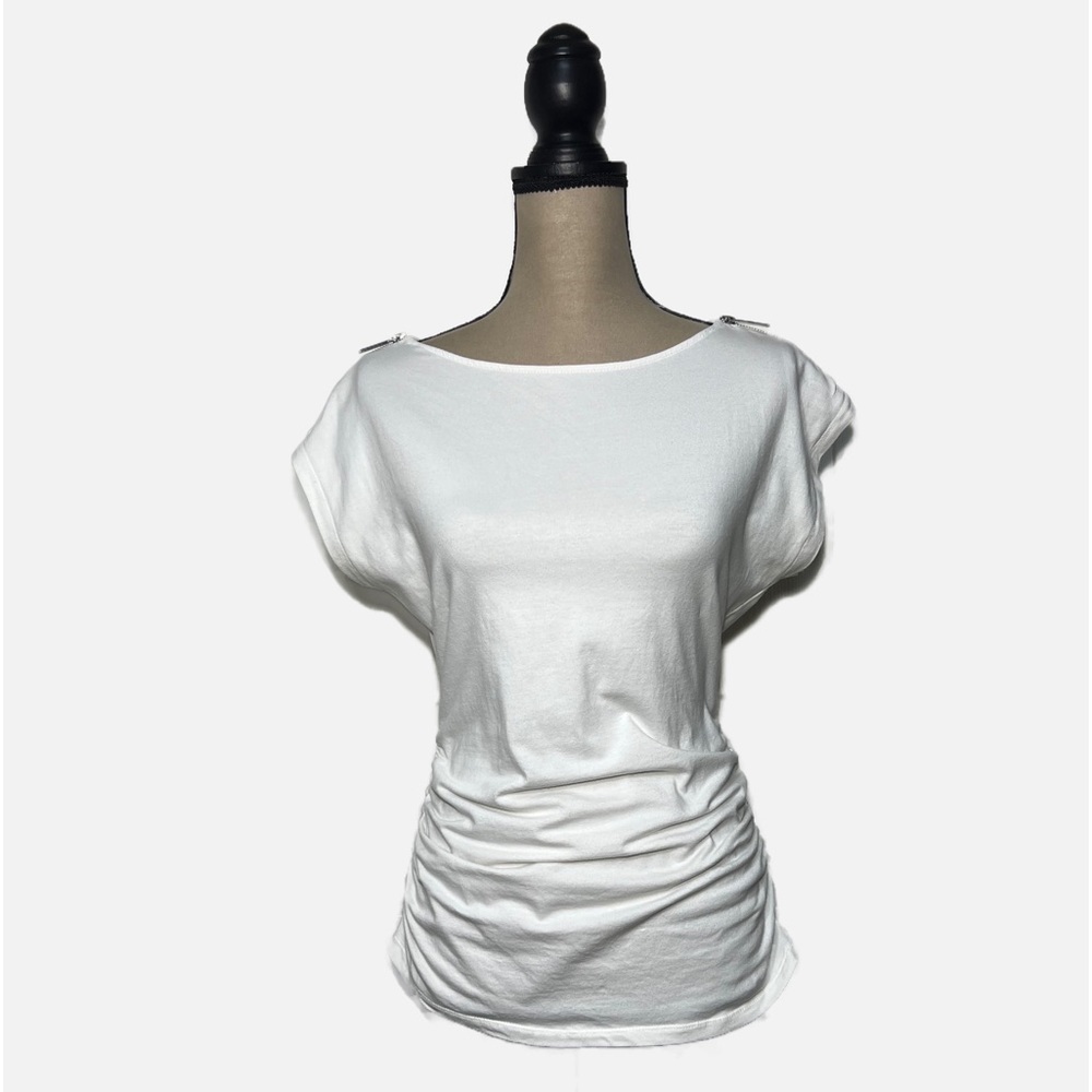 MICHAEL KORS WHITE TOP SILVER ZIPPER SHOULDERS AND ROUCHED SIDES size Me…